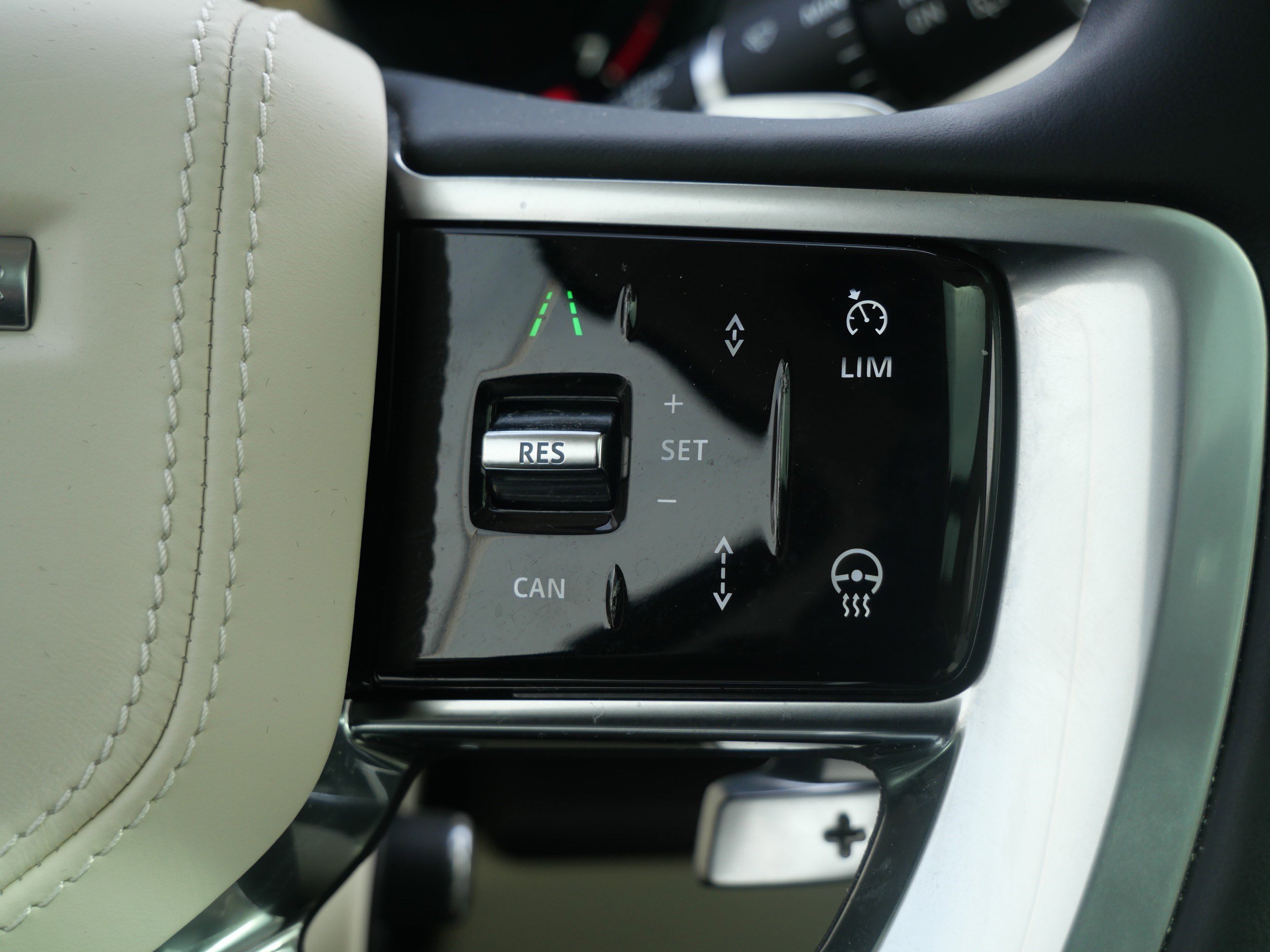 Used 2023 Fuji White Land Rover SE image 26