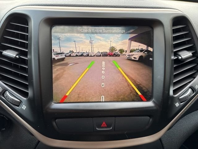 Used 2015 Black Jeep Latitude image 16