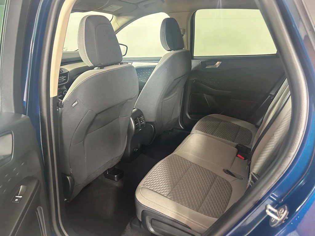 Used 2020 Green Ford SE image 12