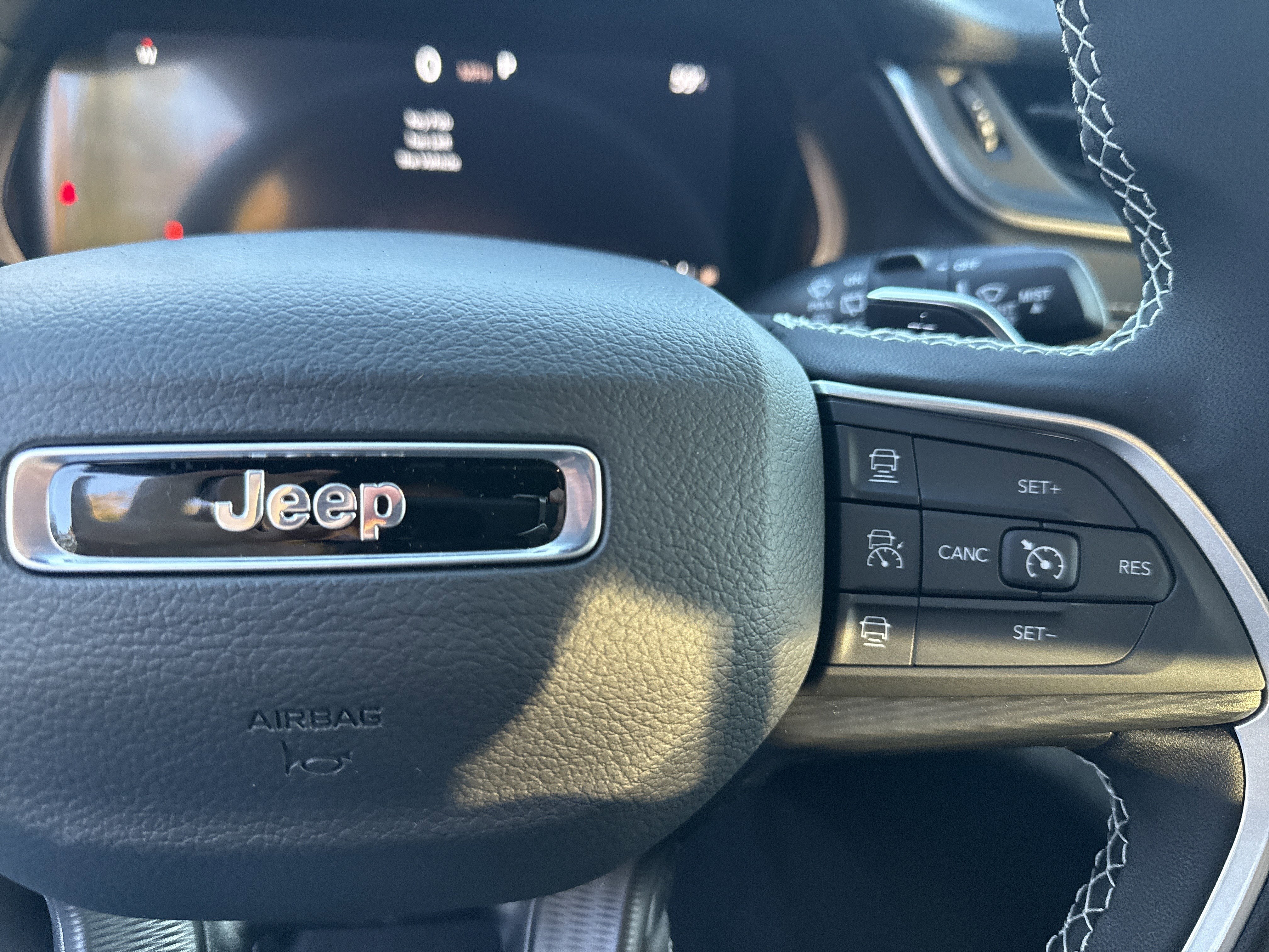 New 2025 Velvet Red Pearlcoat Jeep Laredo image 25