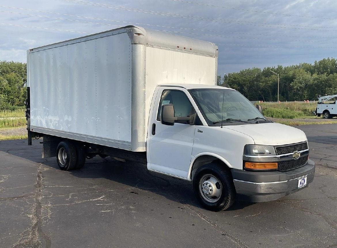 Used 2021 Summit White Chevrolet  image 7