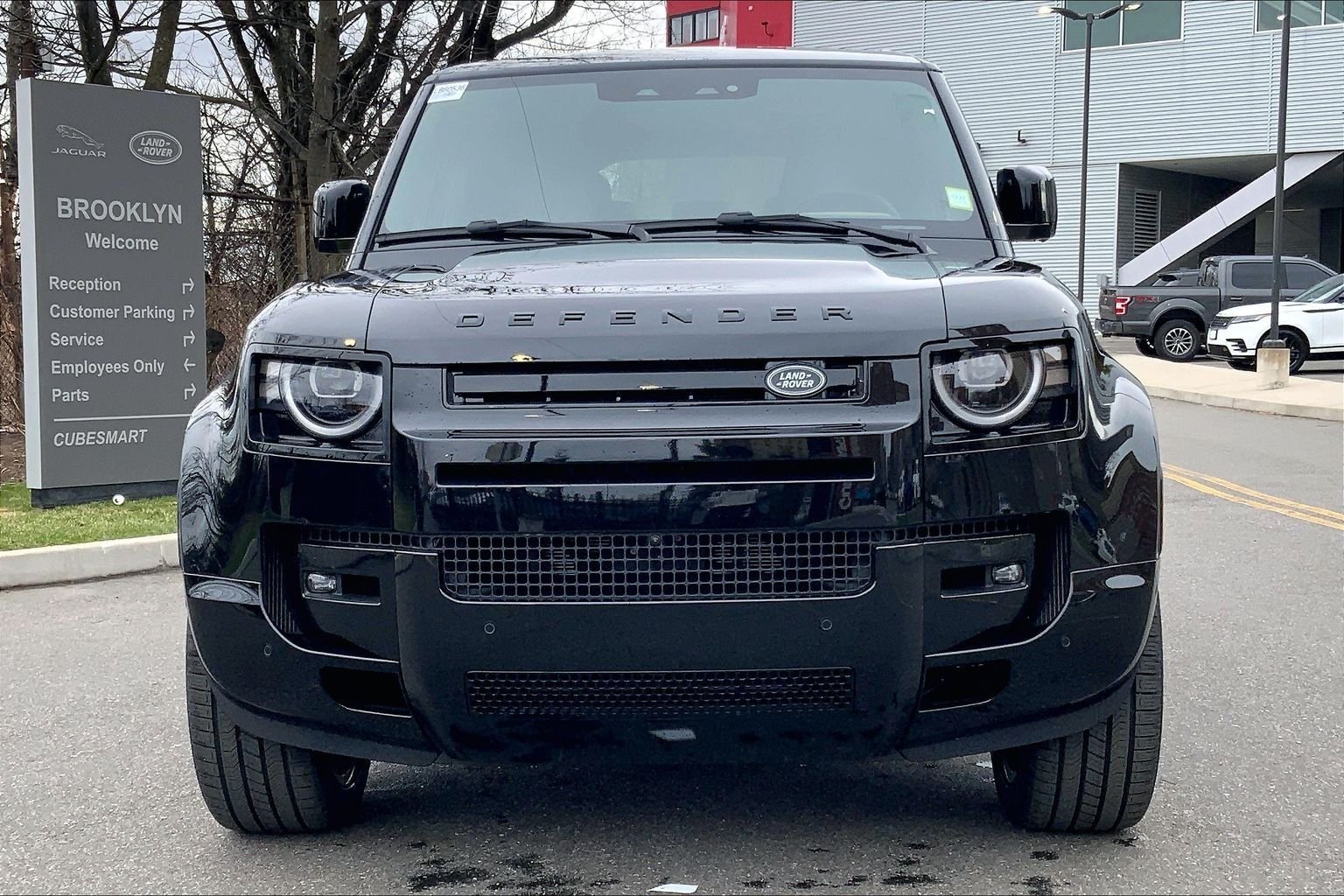 New 2026 Santorini Black Land Rover V8 image 3