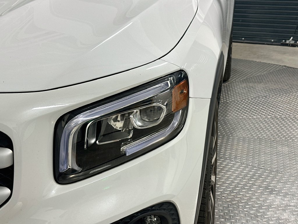 Used 2023 White Mercedes-Benz GLB 250 image 31