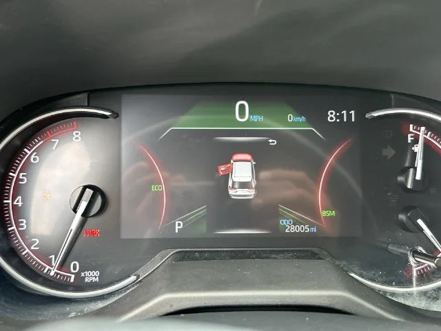 2025 Toyota RAV4 XLE - Photo 15