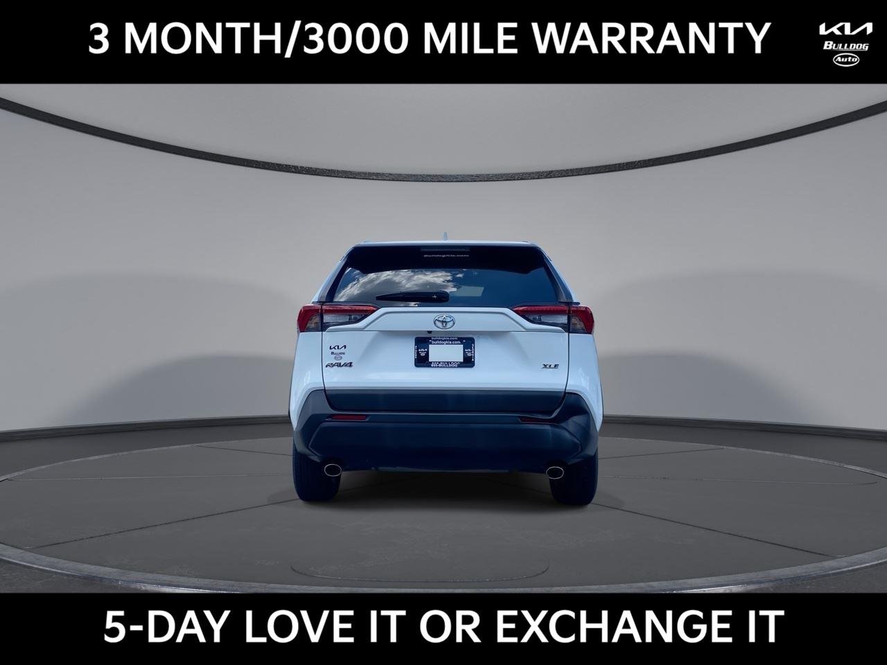 Used 2022 White Toyota XLE image 7