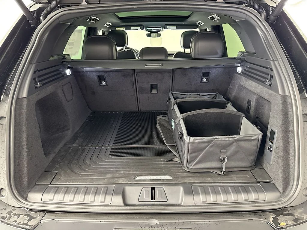 New 2026 Santorini Black Land Rover SE image 27