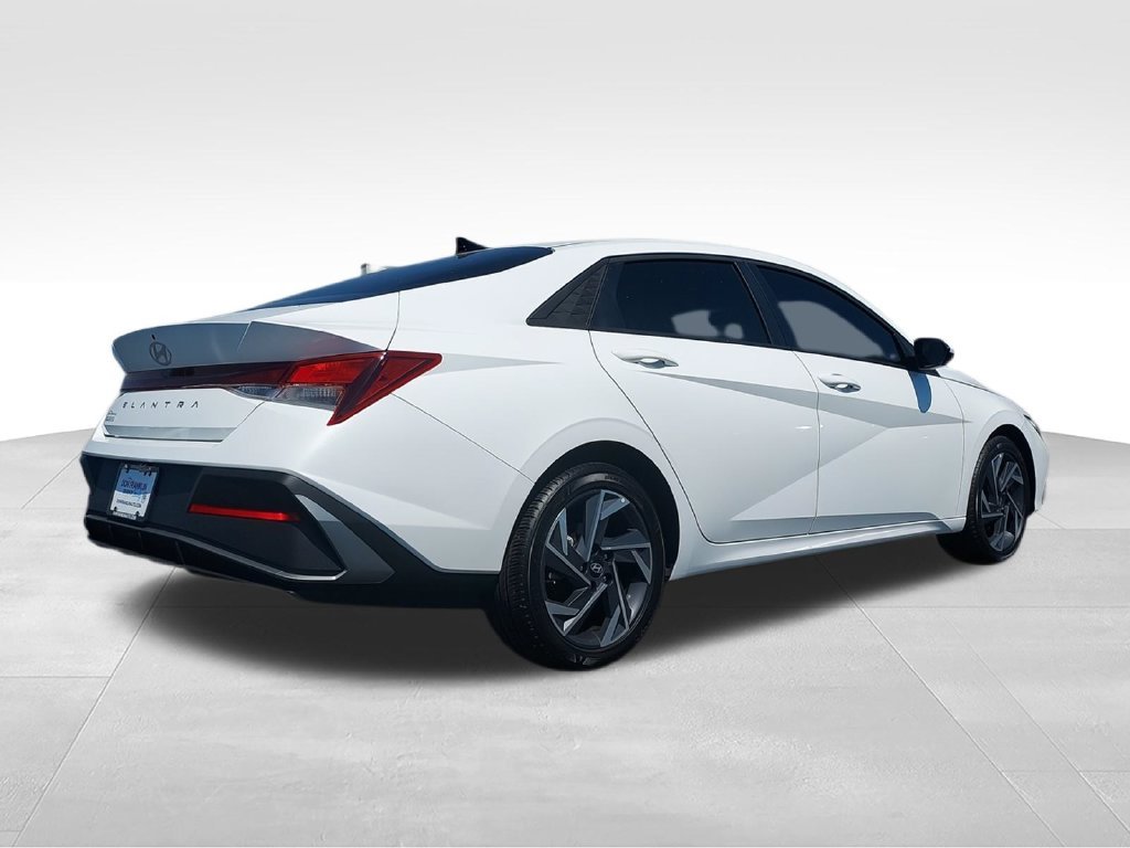Used 2025 White Hyundai SE image 8