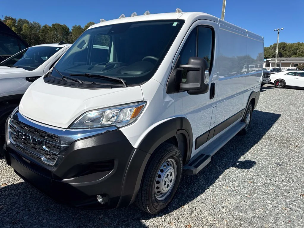 Used 2025 White Ram Base image 1