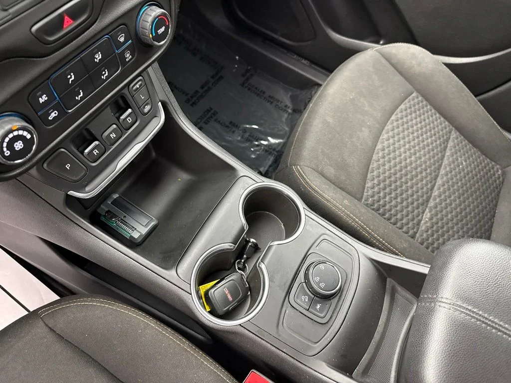 Used 2020 Summit White GMC SLE image 22
