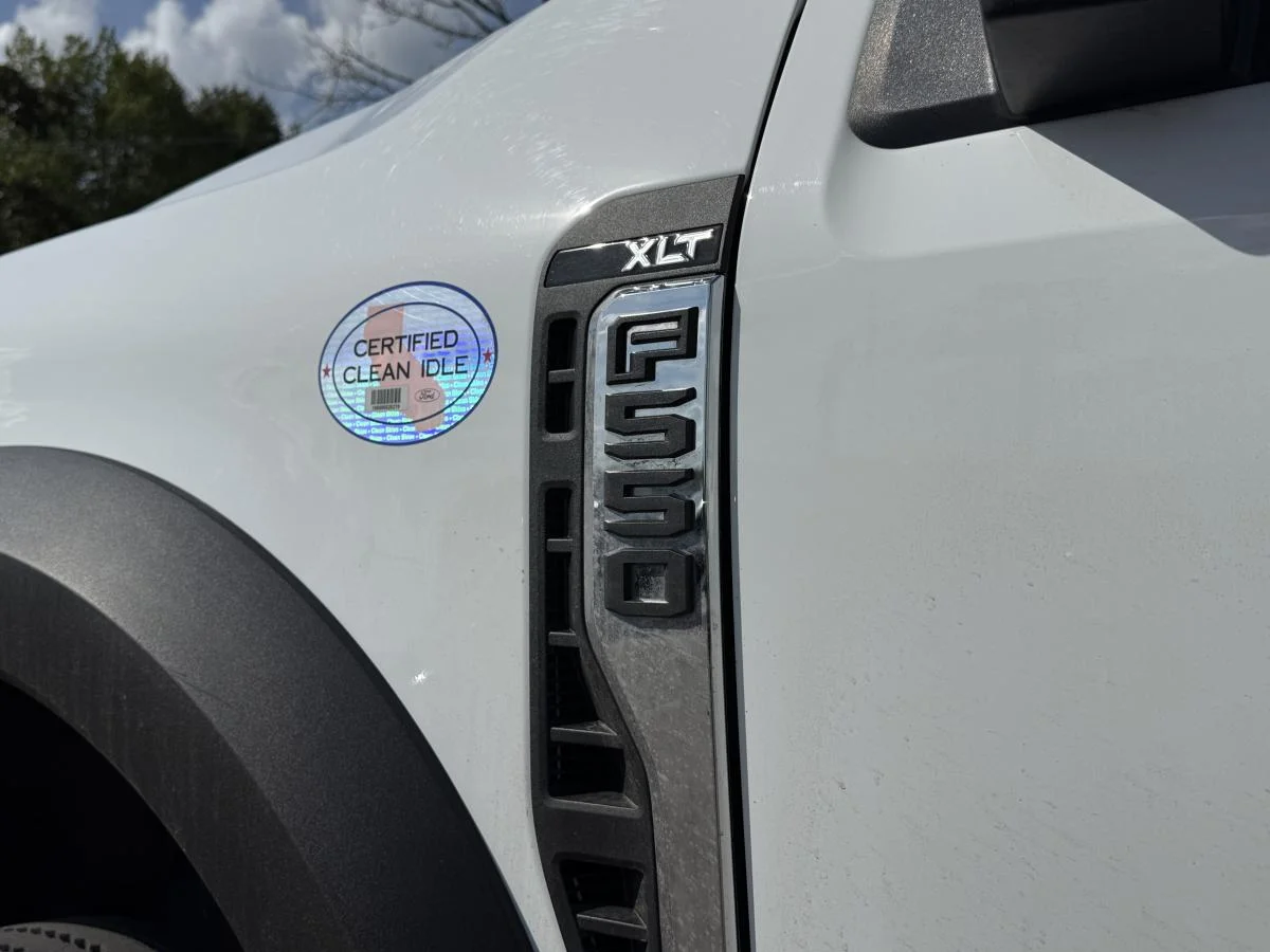 Used 2023 White Ford XLT 4x4 Power Stroke Kargo King Hooklift image 4