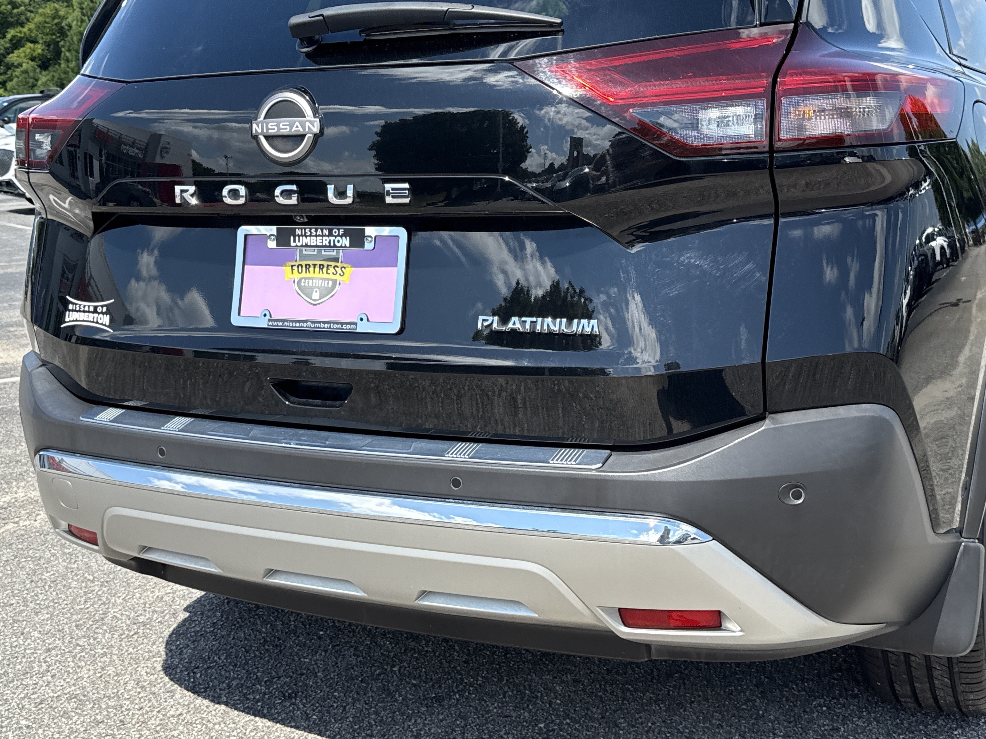 Used 2023 Super Black Nissan Platinum image 31