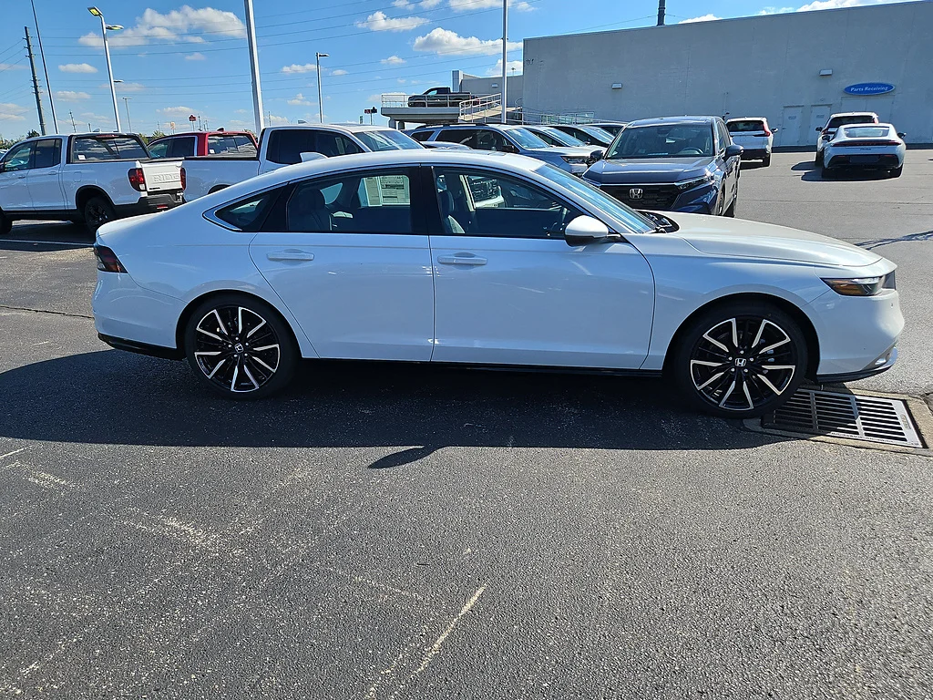 New 2026 Platinum White Pearl Honda Touring image 7
