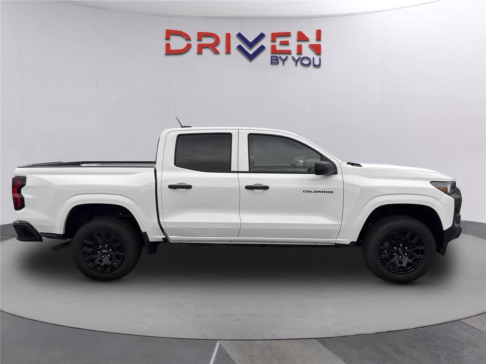 New 2026 Summit White Chevrolet WT image 3