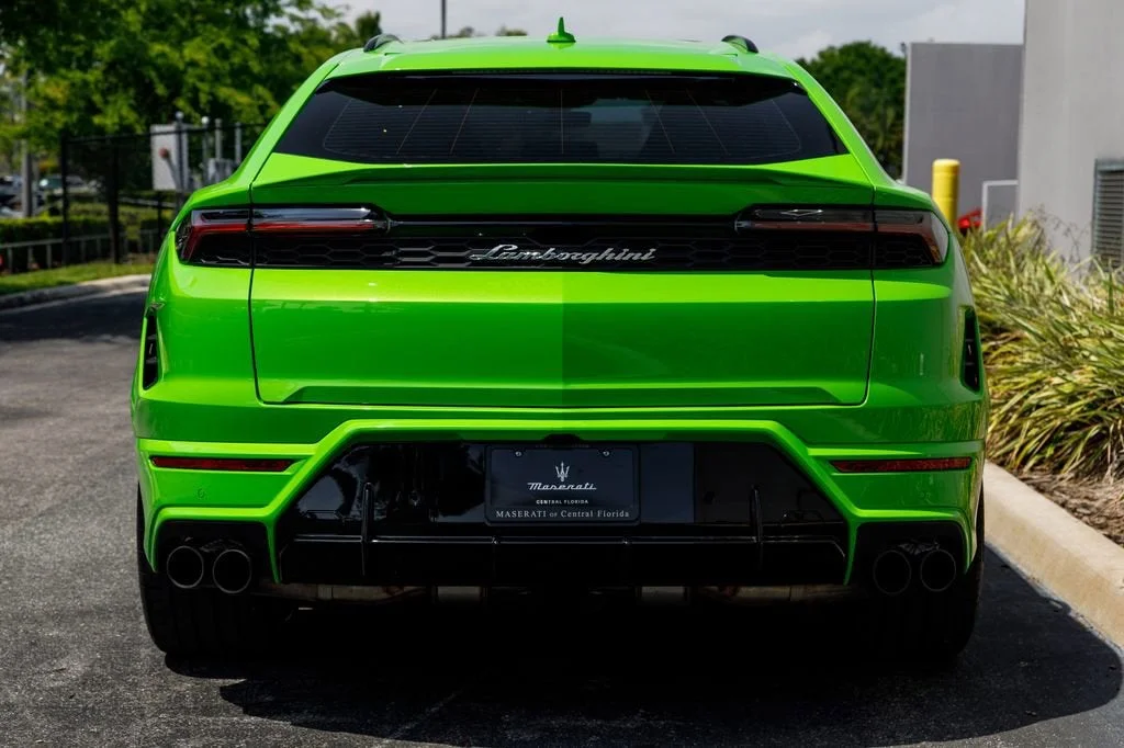 Used 2025 Green Lamborghini SE image 4