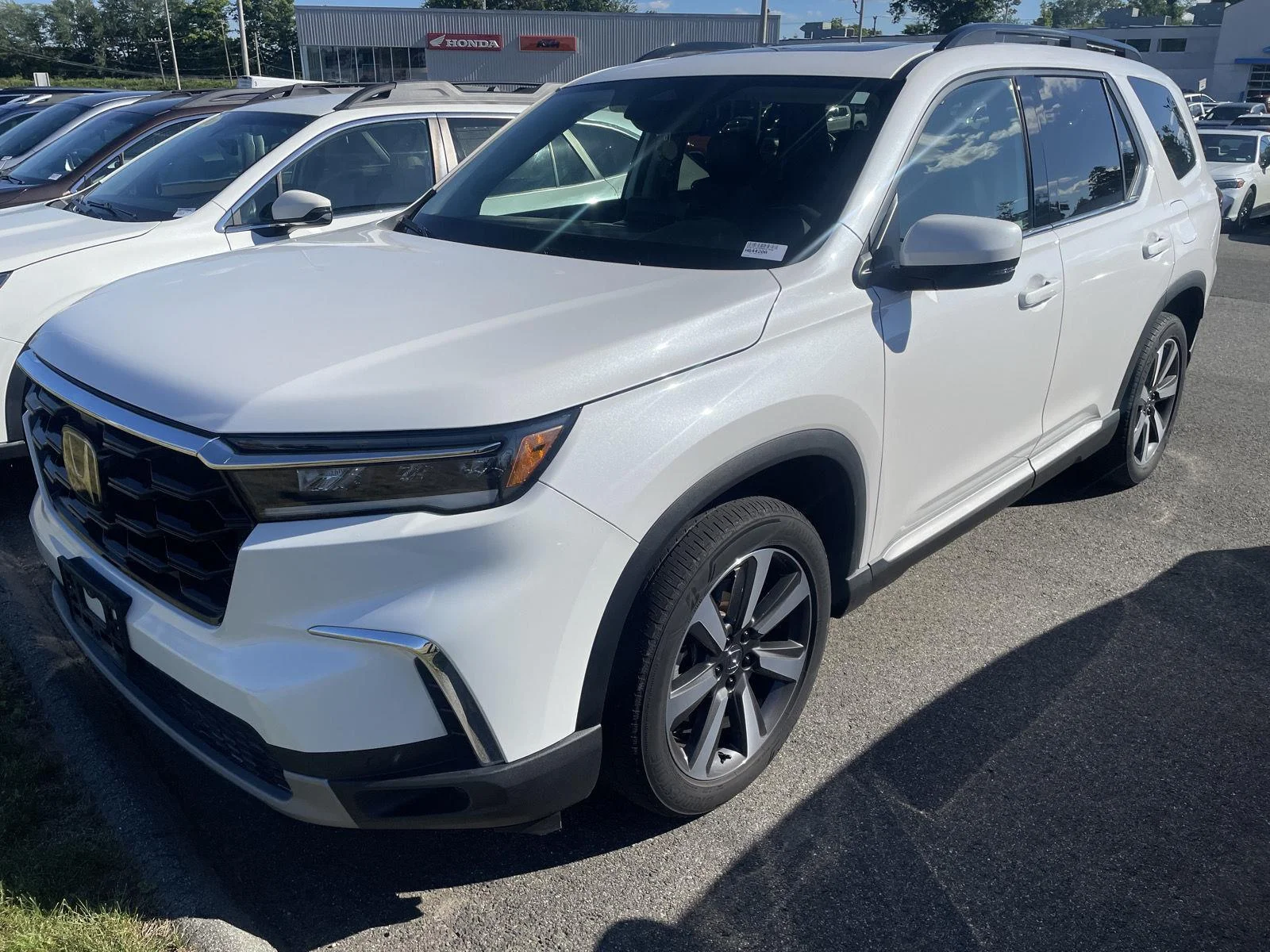 Used 2023 Platinum White Pearl Honda Touring image 3