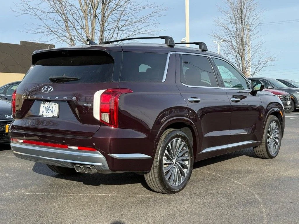 Used 2024 Red Hyundai Calligraphy image 3