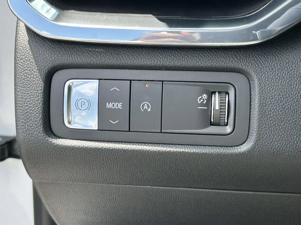 New 2026 Summit White GMC Elevation image 26