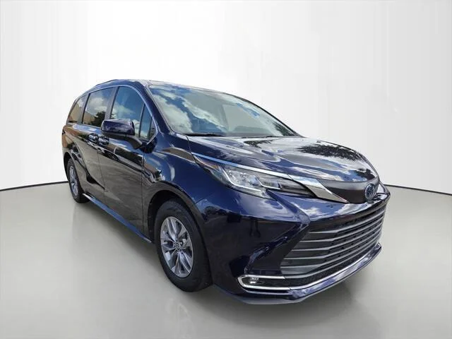 Used 2023 Blueprint Toyota XLE 8-Passenger image 7