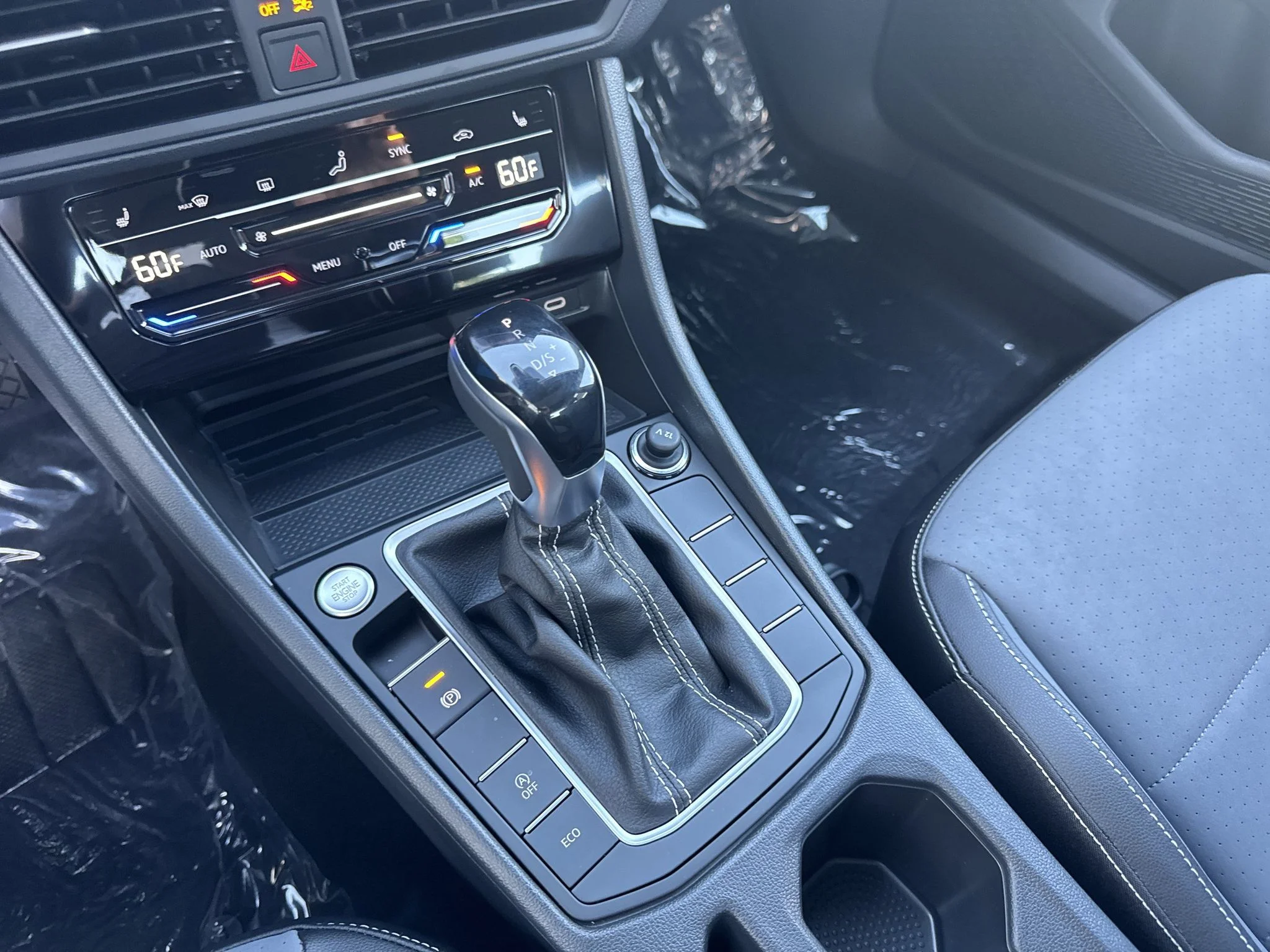 New 2027 Monument Gray Volkswagen SE image 28