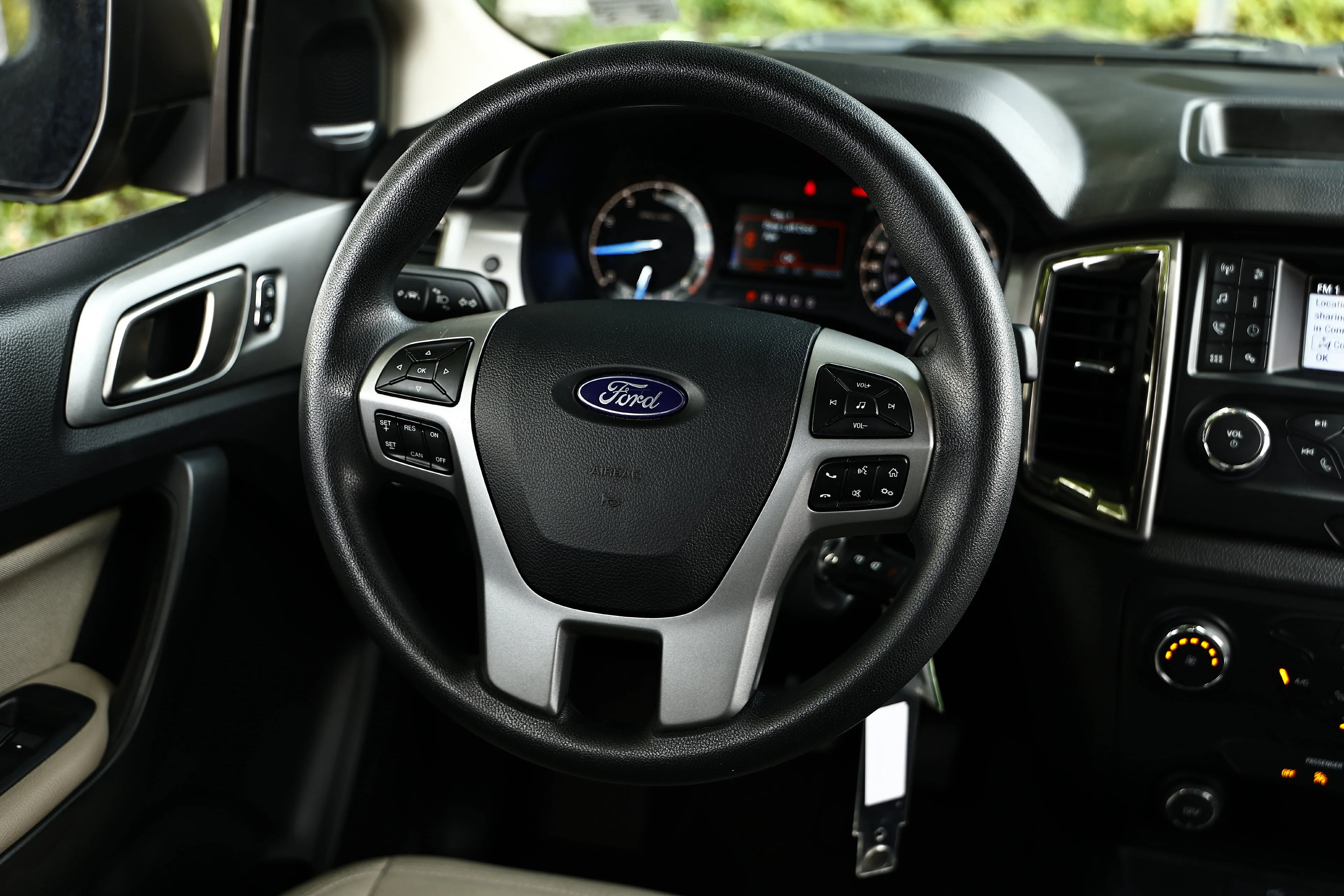 Used 2019 Magnetic Metallic Ford XLT image 25