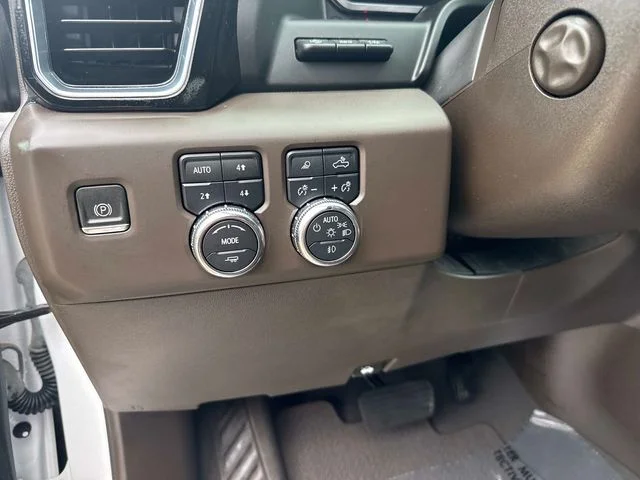 Used 2023 White GMC Denali image 21