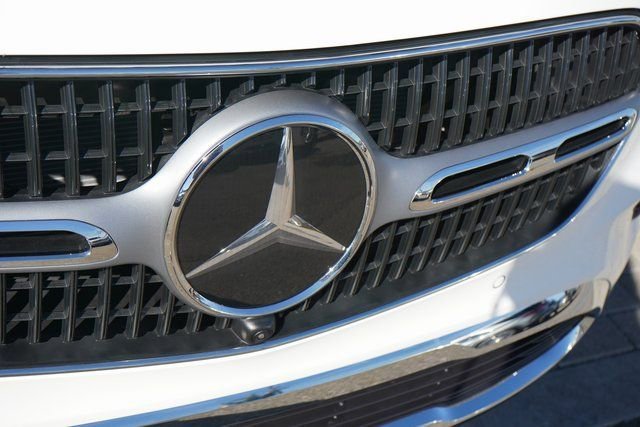 New 2026 Polar White Mercedes-Benz GLC 300 image 47