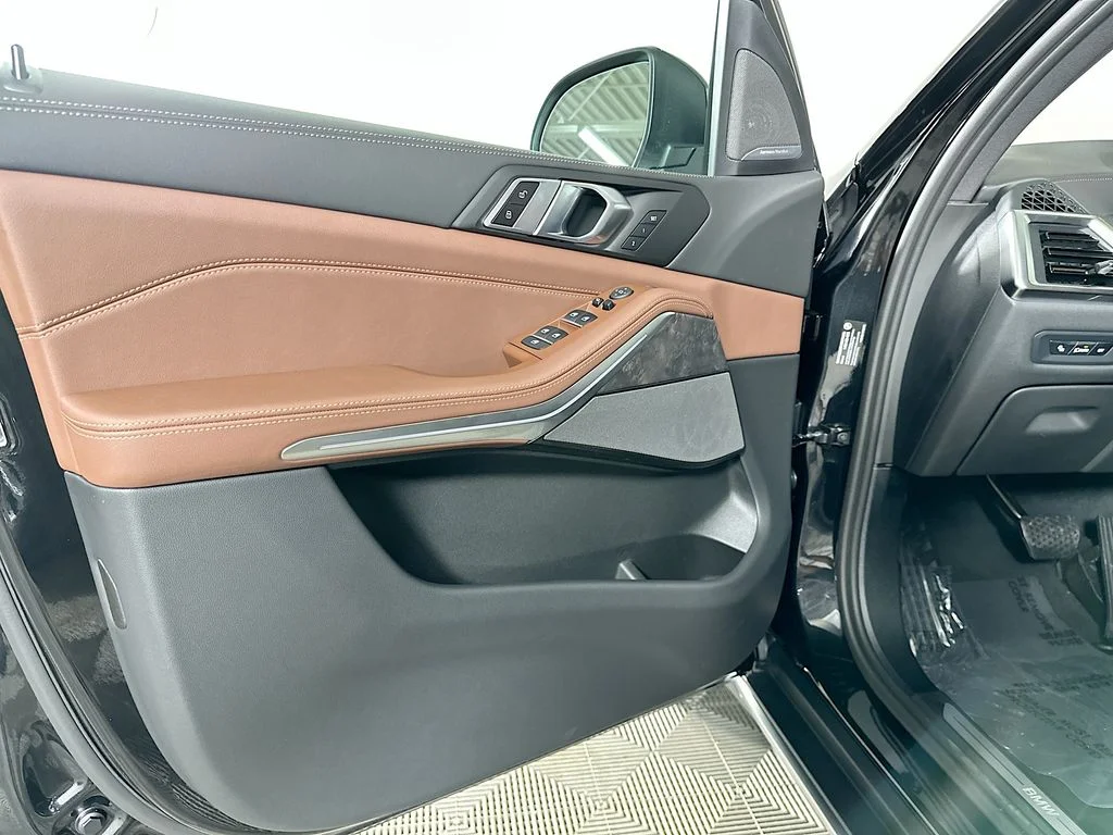 New 2026 Black Sapphire Metallic BMW xDrive40i image 21