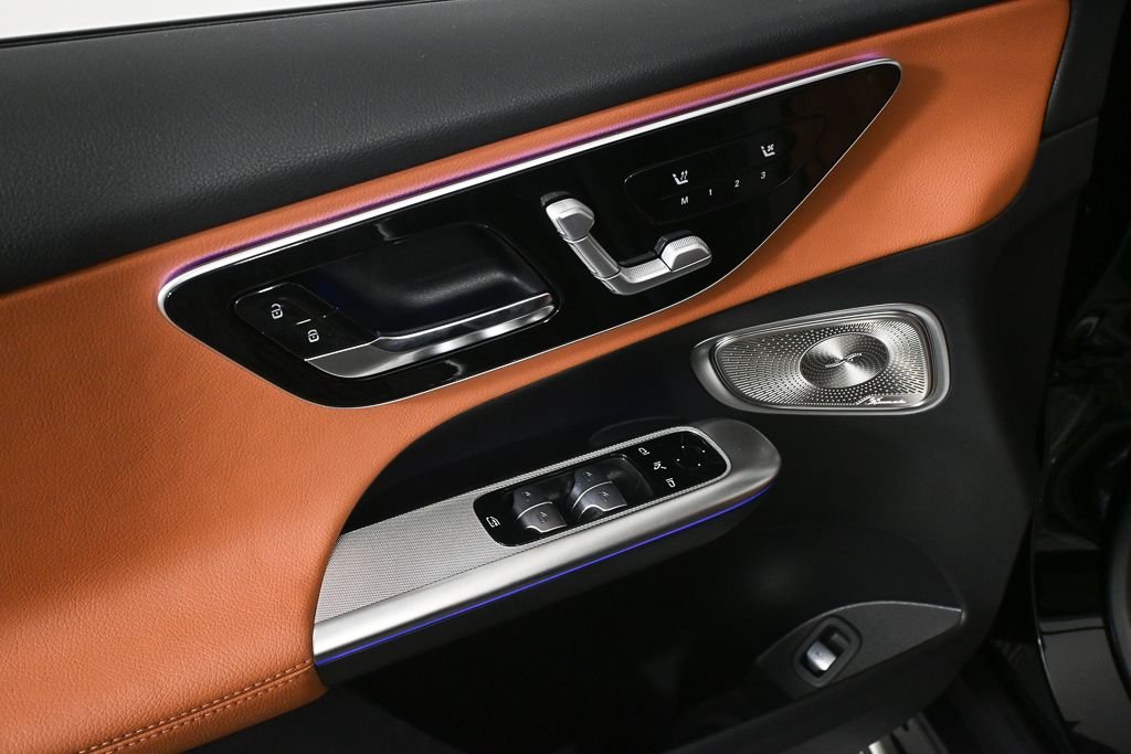 New 2026 Black Mercedes-Benz GLC 300 image 8