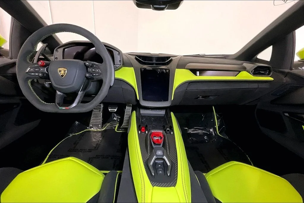2025 Lamborghini Revuelto Base - Photo 21