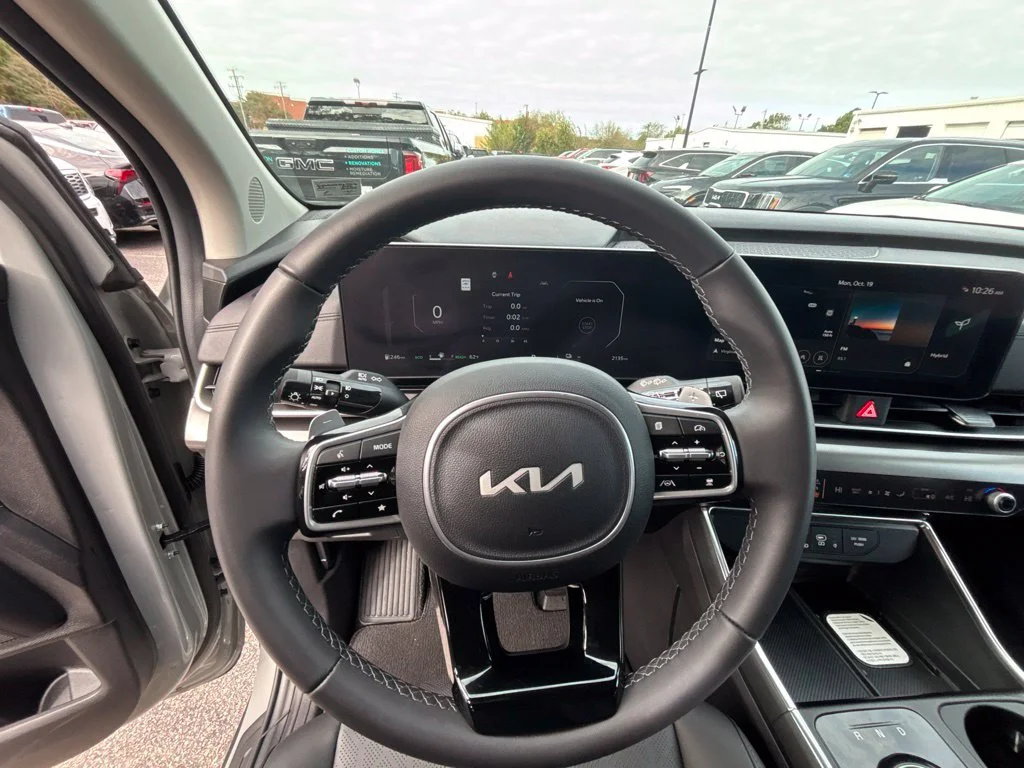 Used 2026 Silver Kia  image 12