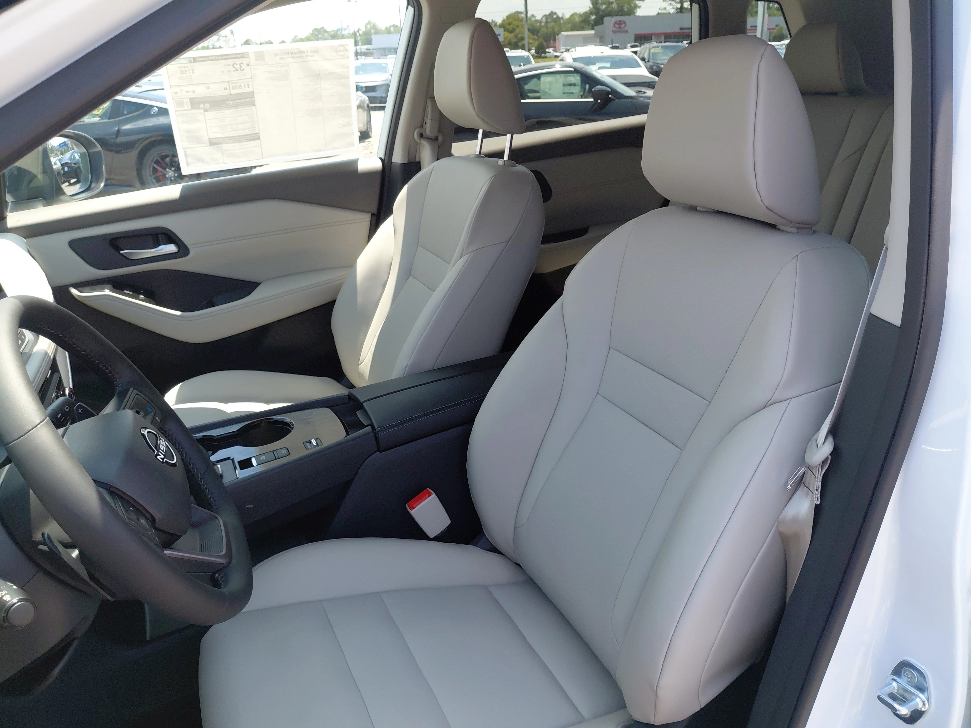 New 2026 Everest White Pearl TriCoat Nissan Dark Armor™ image 10
