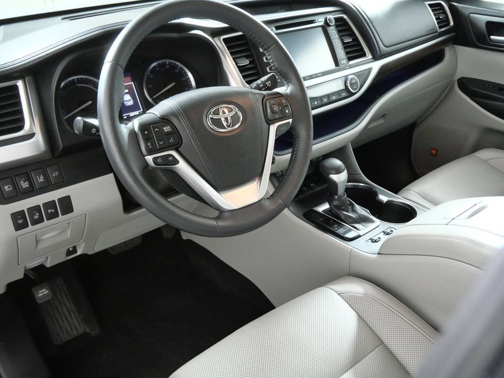 Used 2016 Toyota Highlander Limited Platinum with VIN 5TDDCRFH7GS016200 for sale in Apple Valley, Minnesota