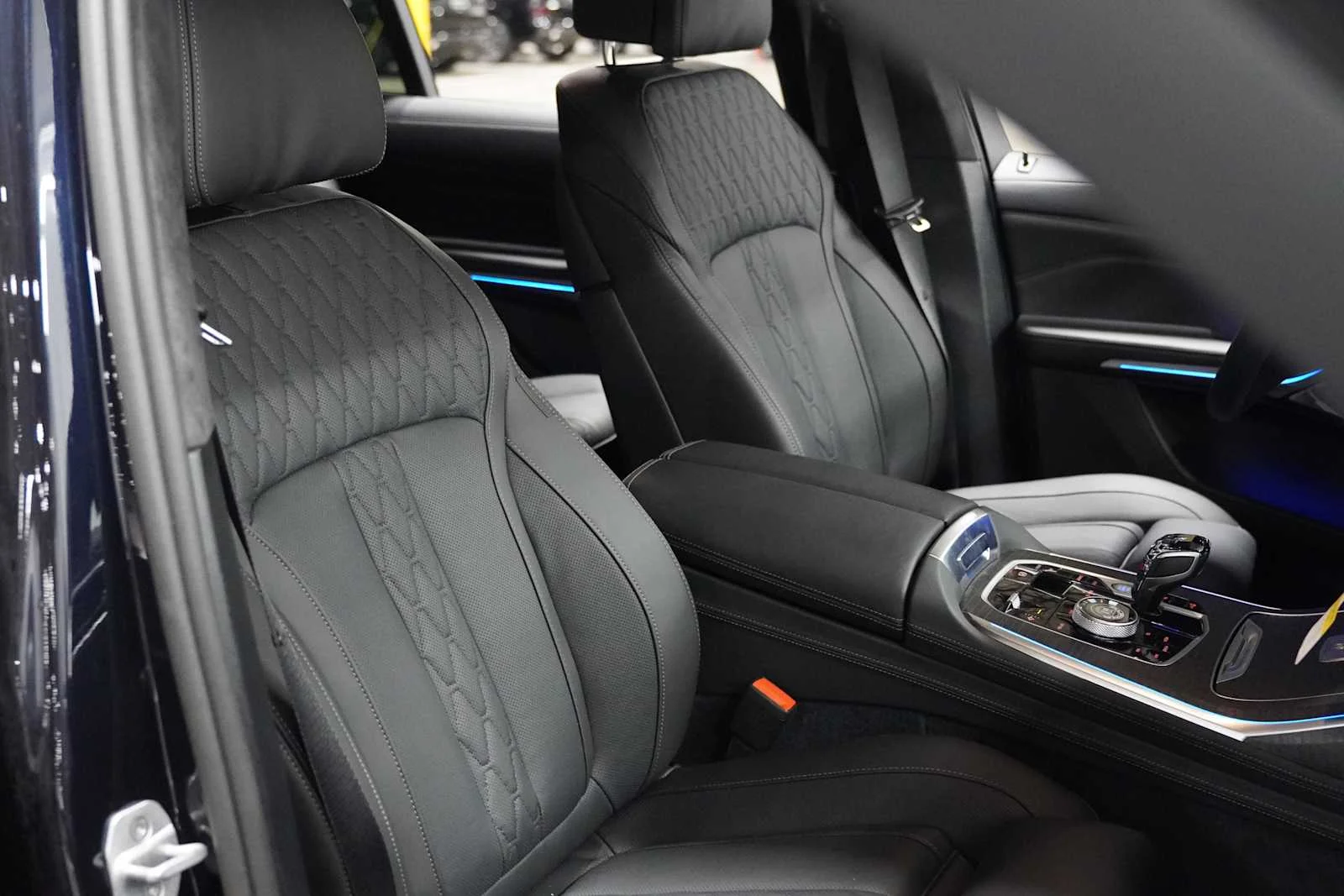 New 2026 Carbon Black Metallic BMW ALPINA XB7 image 9
