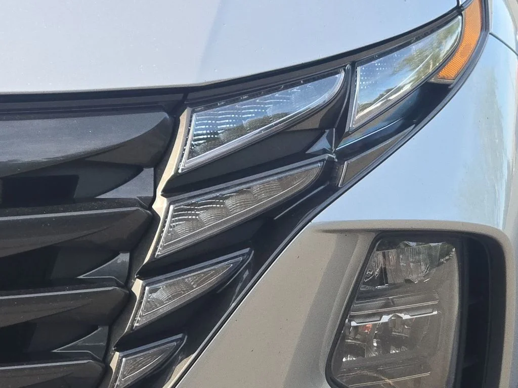 Used 2022 Shimmering Silver Hyundai SE image 16
