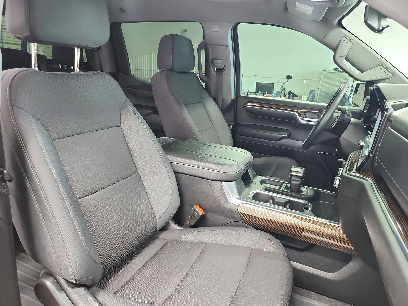 Used 2024 Gray GMC Elevation image 40