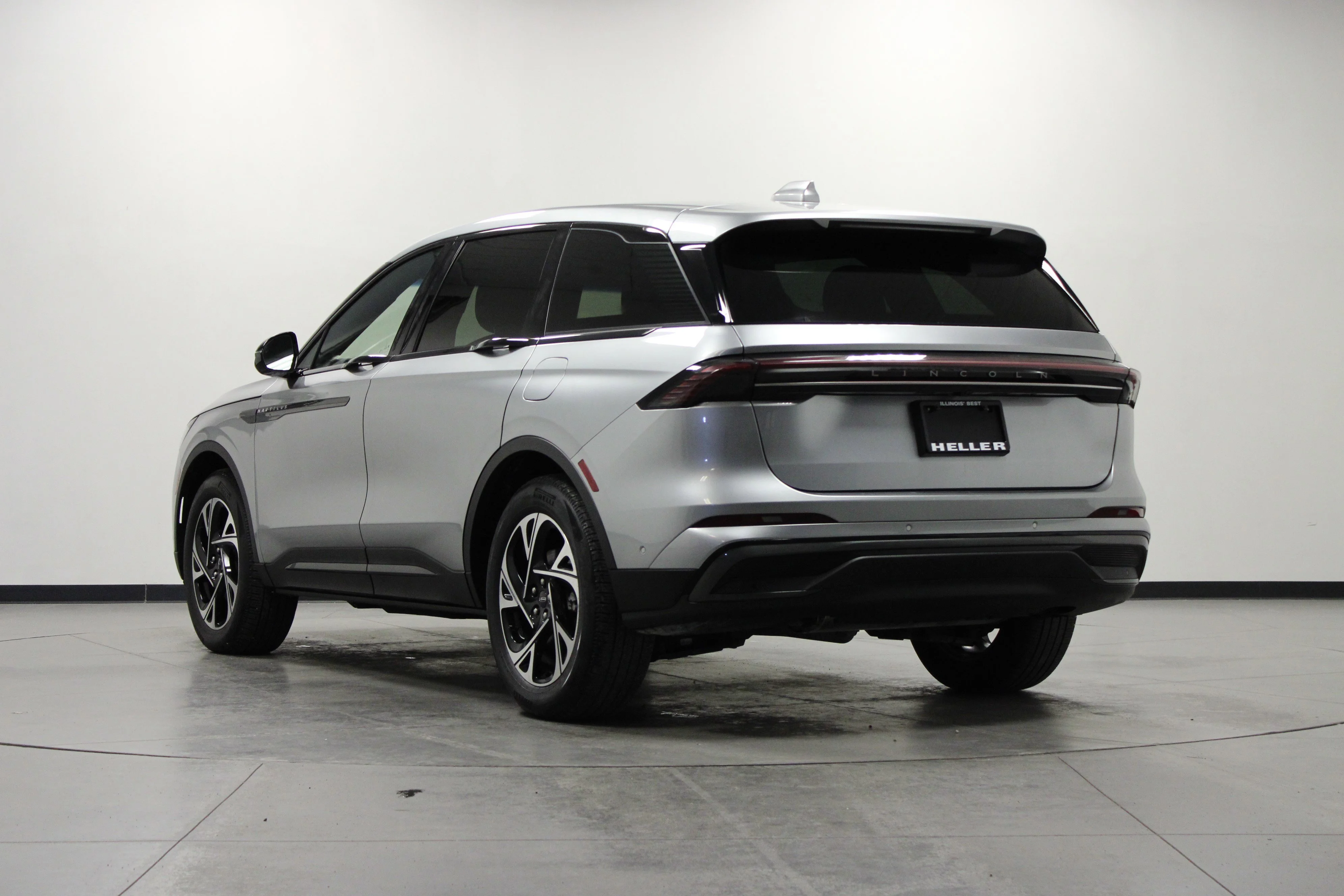 Used 2024 Radiance Metallic Lincoln Premiere image 6
