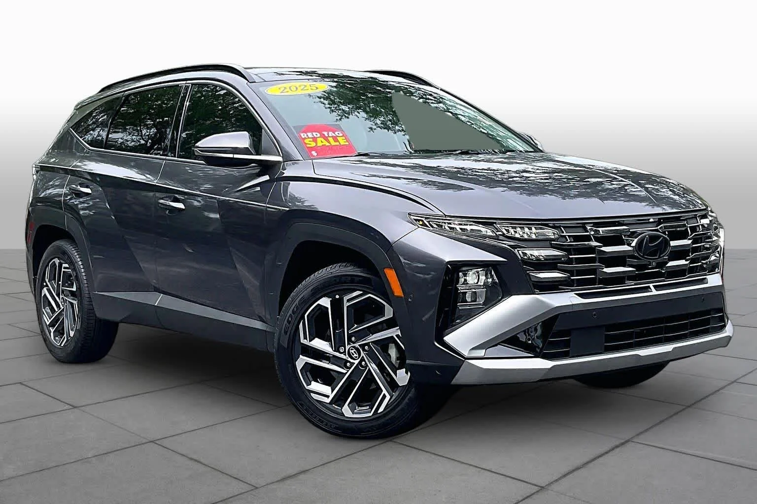 Used 2025 Titan Gray Hyundai Limited image 4