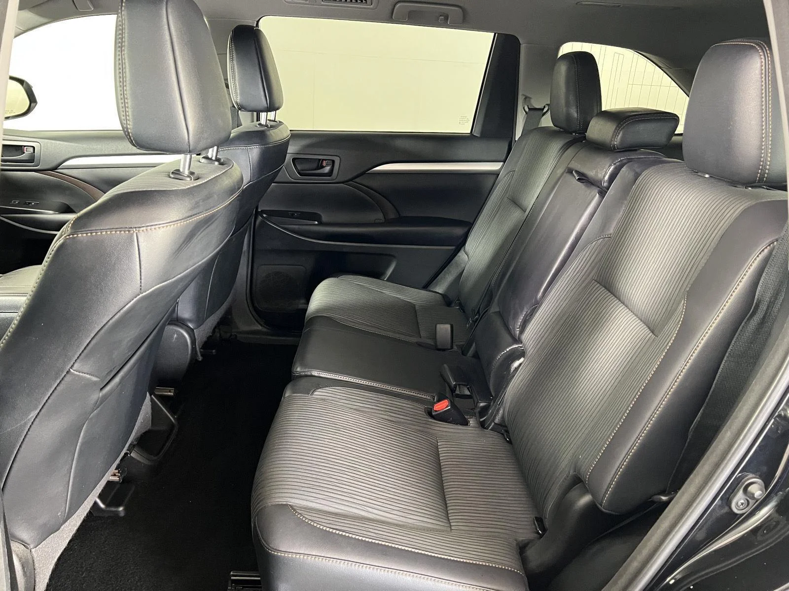 Used 2018 Bk Toyota LE image 18