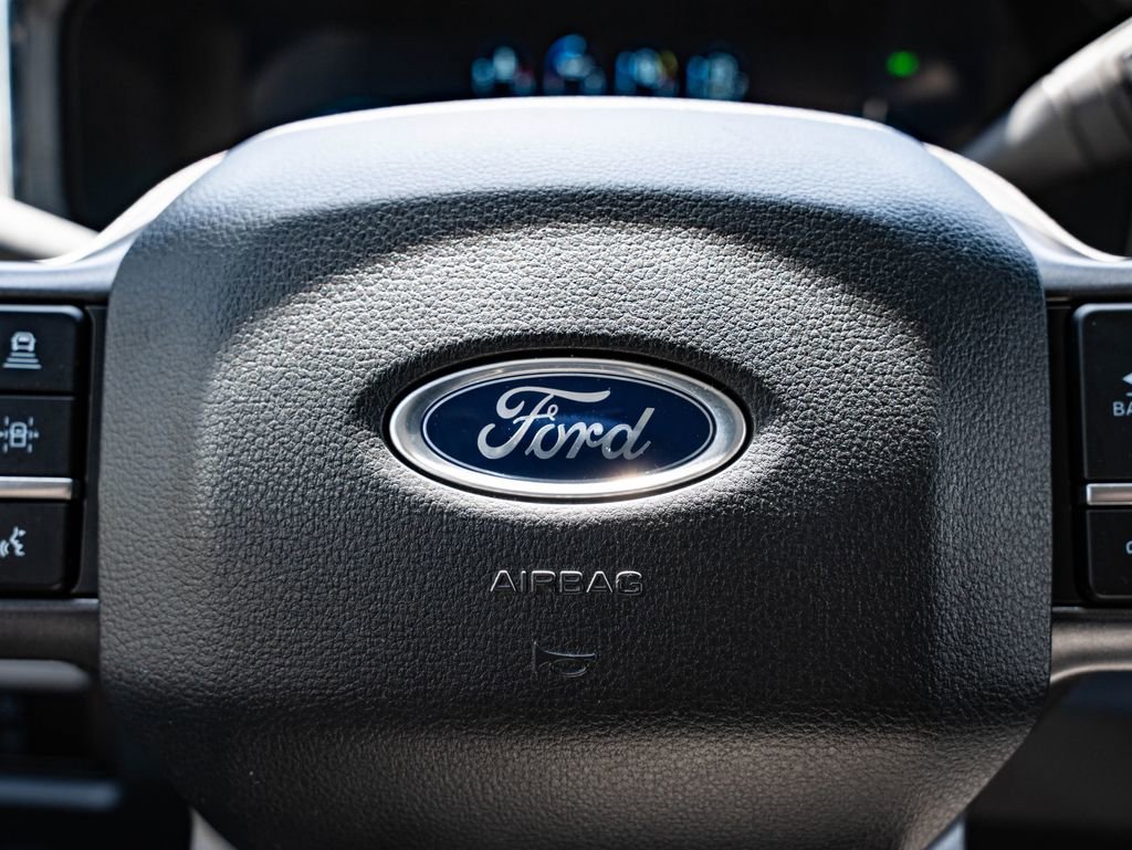 Used 2023 Agate Black Metallic Ford LARIAT image 35