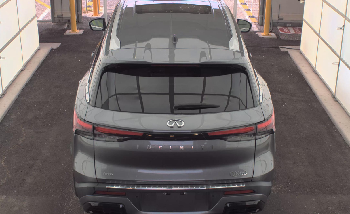 Certified Used 2023 Gray INFINITI LUXE image 14