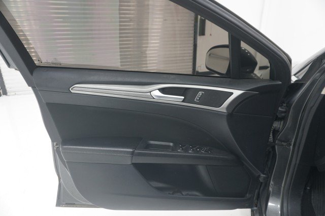 Used 2020 GREY Ford SE image 12