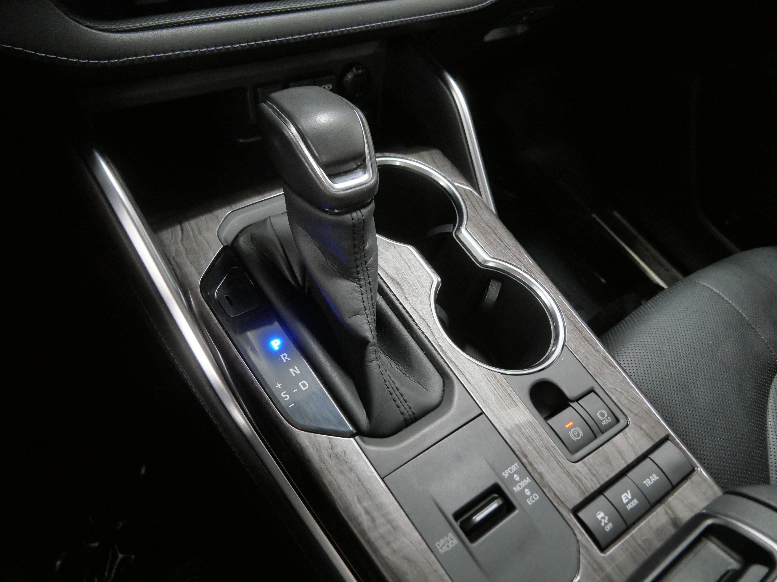 Certified Used 2020 Moon Dust Toyota Hybrid Platinum image 24