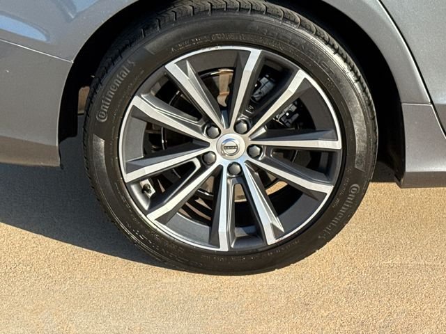 Used 2021  Volvo T5 Momentum image 8
