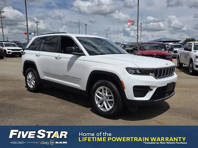 New 2026 Bright White Clear-Coat Exterior Paint Jeep Laredo image 1