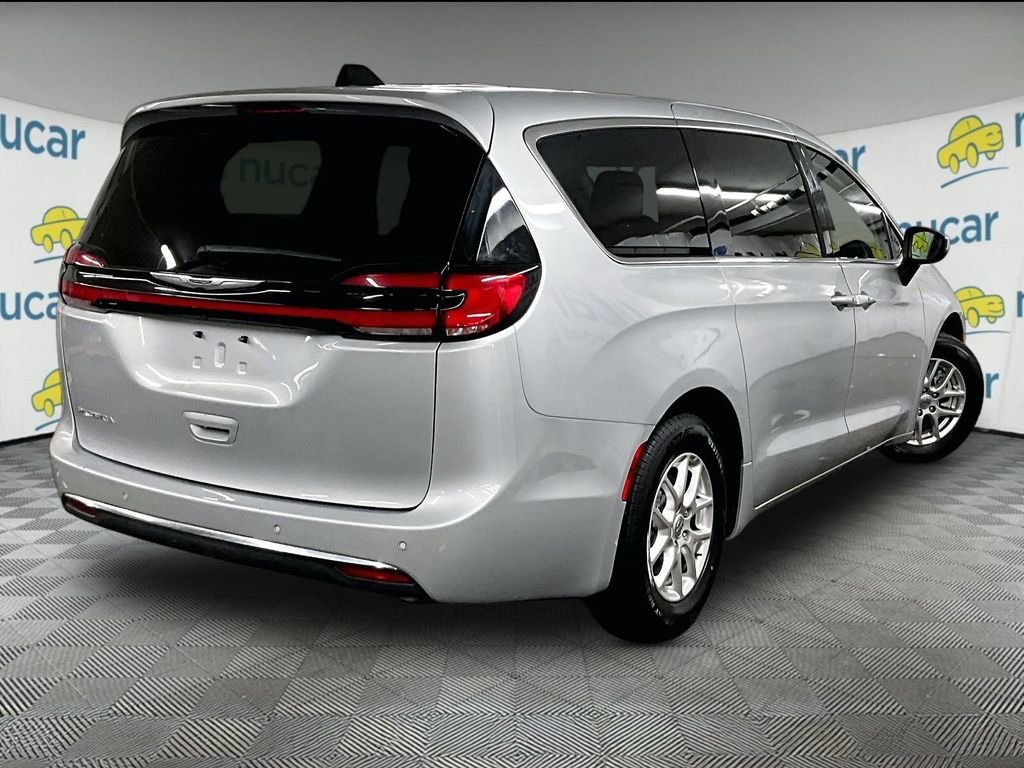 Used 2023 Silver Chrysler Touring L image 6