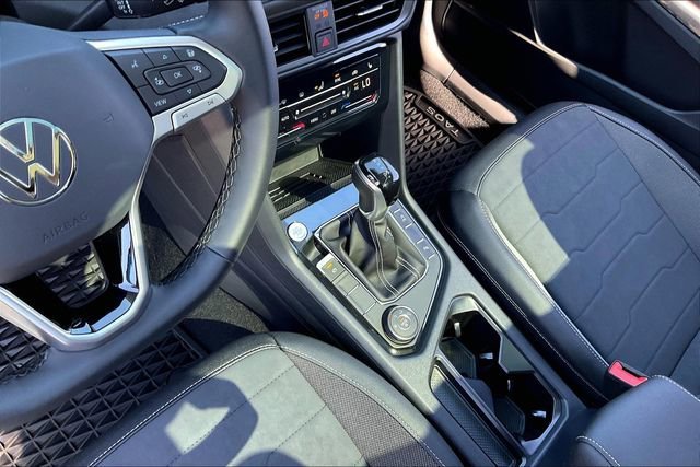 2025 Volkswagen Taos SE Black - Photo 10