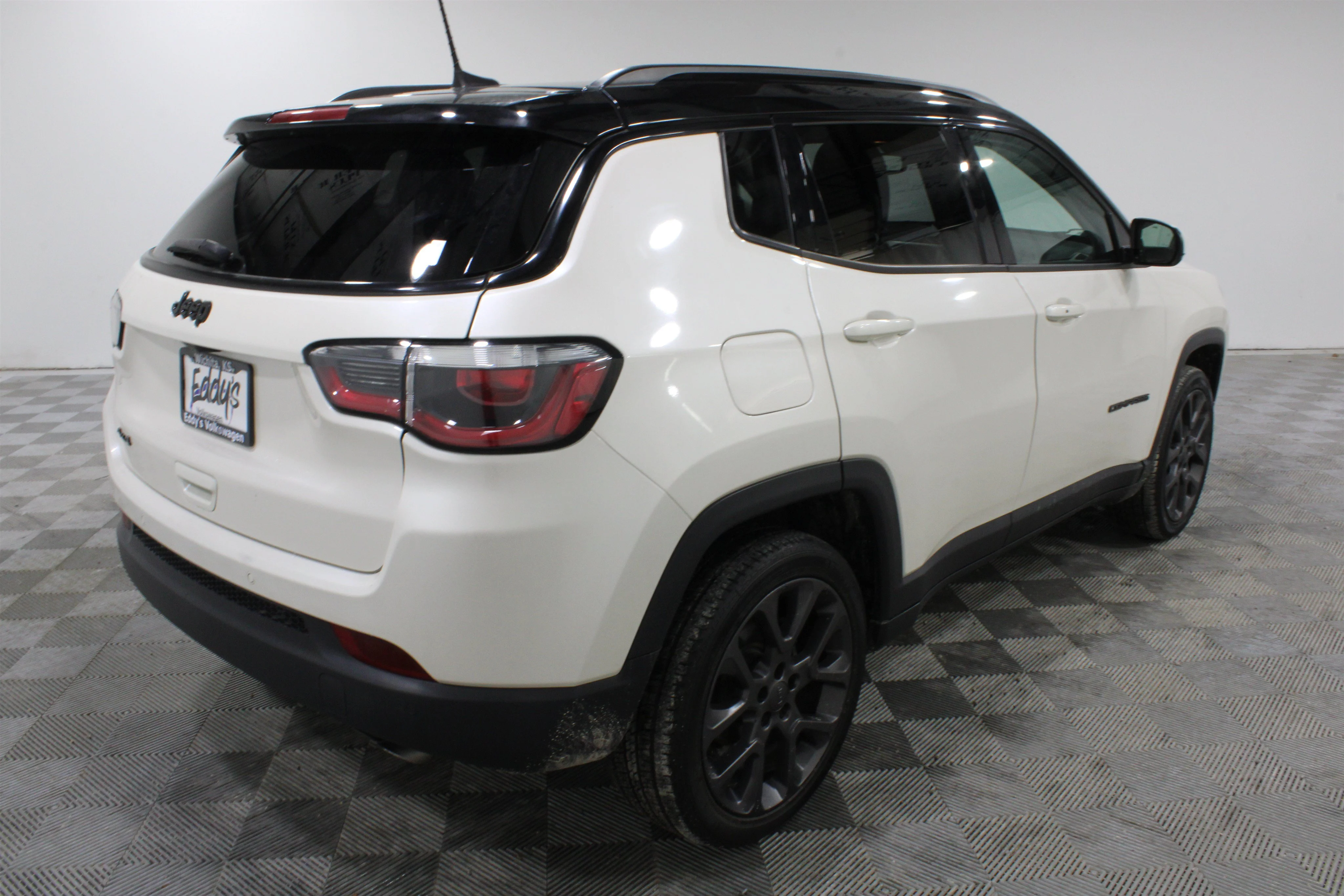 Used 2019 Pearl White Tri-Coat Jeep High Altitude image 28