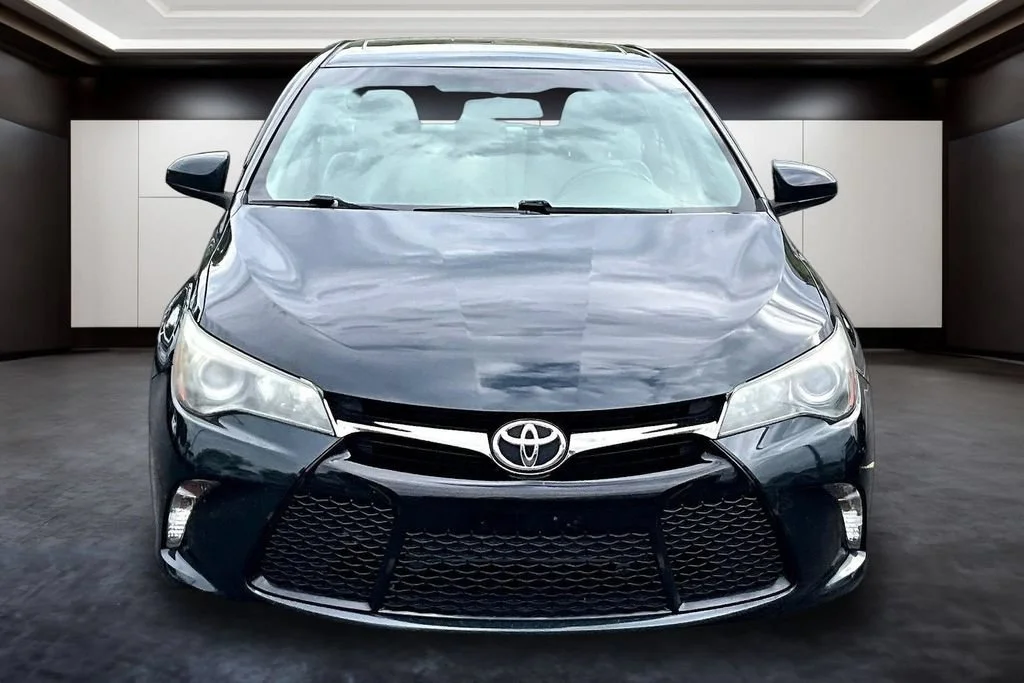 Used 2017 Toyota Camry SE with VIN 4T1BF1FK1HU373067 for sale in Beachwood, OH