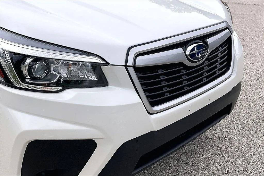 Used 2019 White Subaru Premium image 31