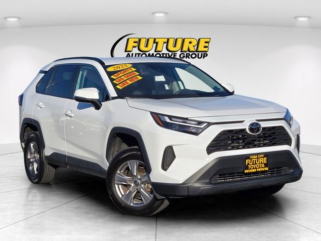 Used 2025 White Toyota XLE image 1